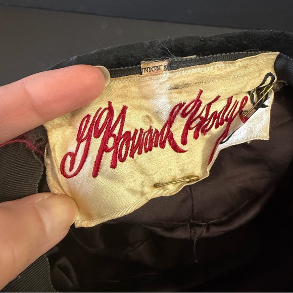 G Howard Hodge Black Velvet Cloche Hat w Soutache Trim 1920s 1930s Iconic OS - Picture 8 of 11